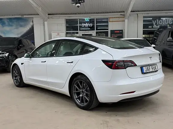 Tesla Model 3 2023 photo 2