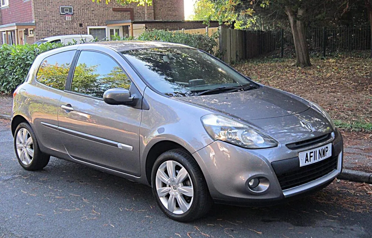 Renault Clio 2011 photo 2