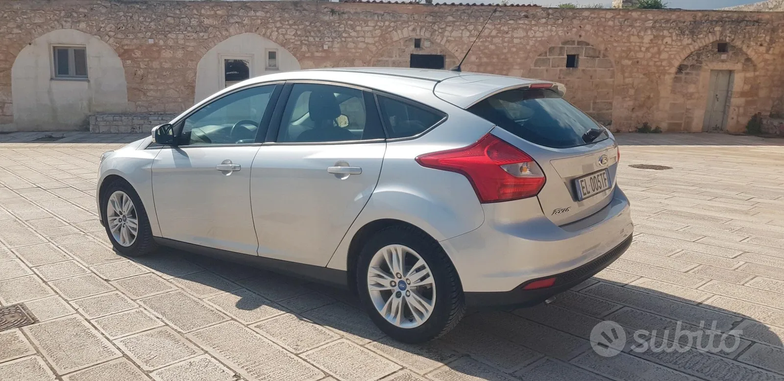 Ford Focus 2012 photo 2