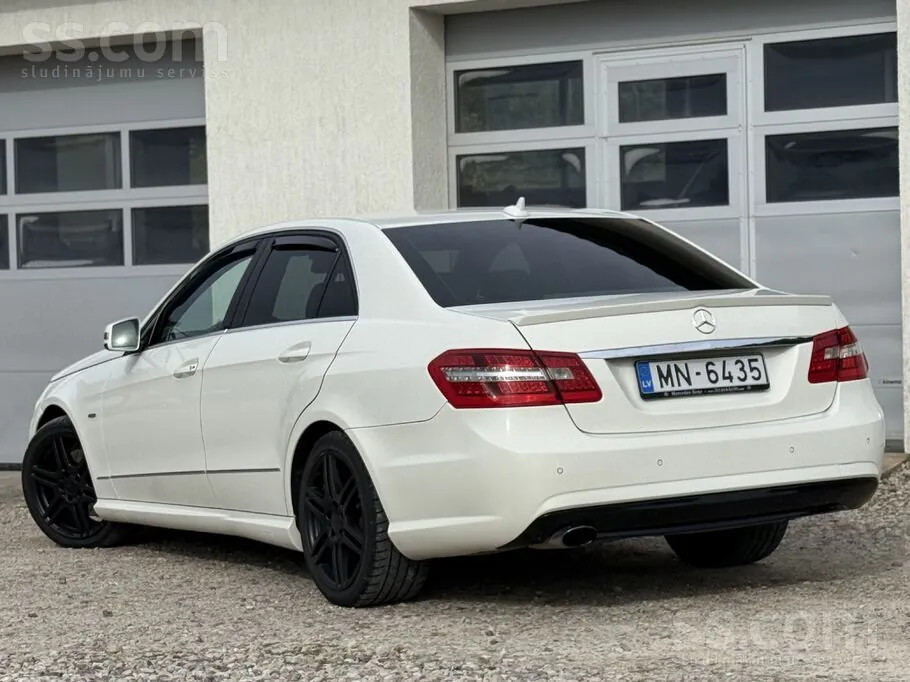 Mercedes-Benz E220 2011 photo 3