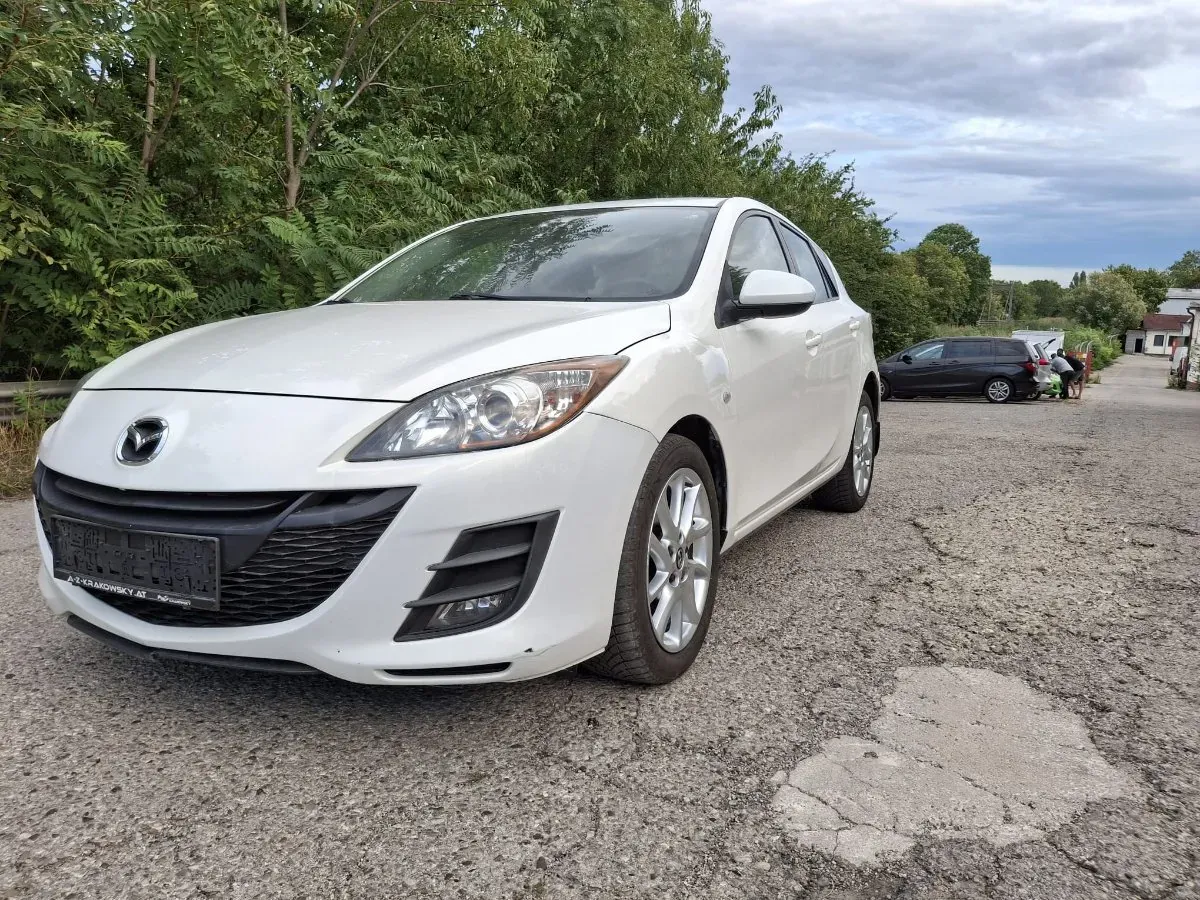 Mazda Mazda3 2011 photo 3