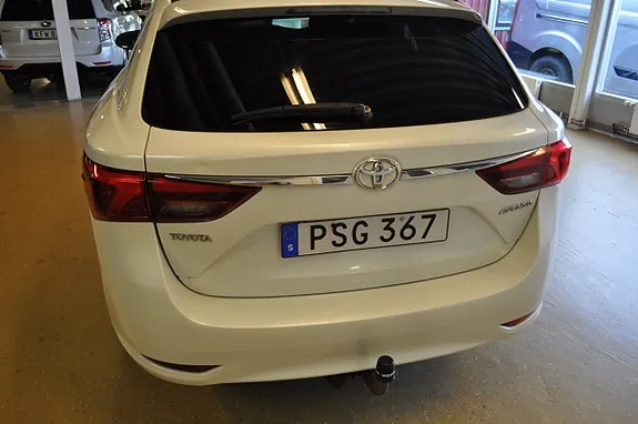 Toyota Avensis 2016 photo 5
