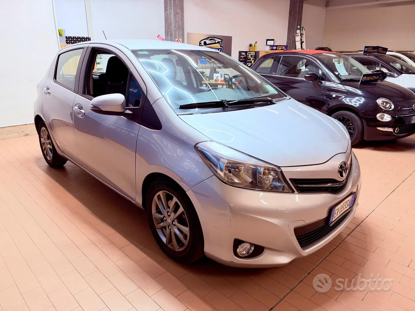 Toyota Yaris 2014 photo 2