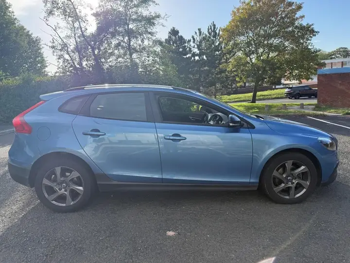 Volvo V40 2015 photo 2