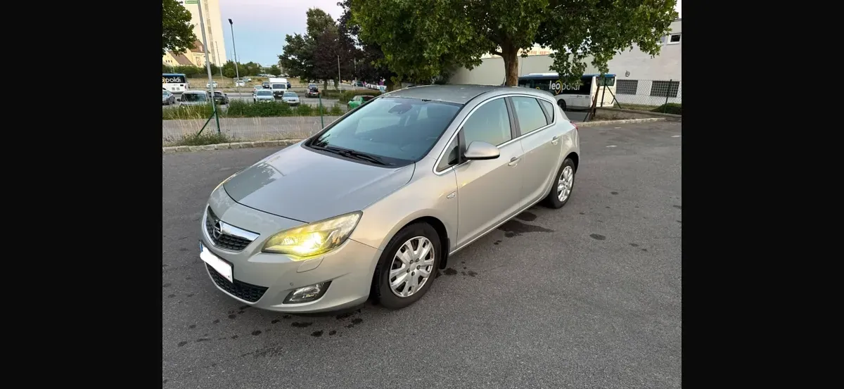 Opel Astra 2010 photo 3