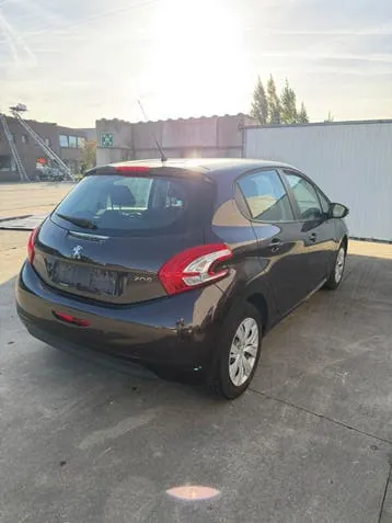 Peugeot 208 2013 photo 3