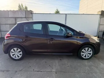 Peugeot 208 2013 photo 2