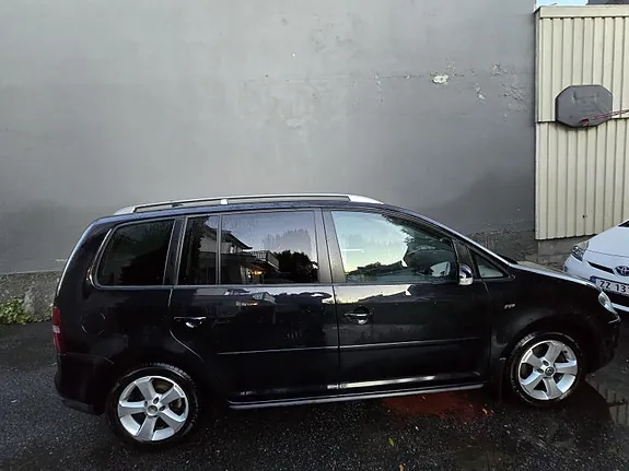 Volkswagen Touran 2009 photo 3