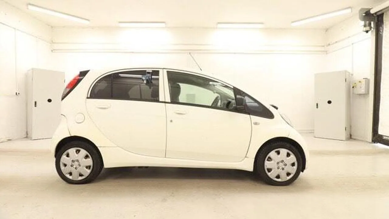 Peugeot Ion 2012 photo 5
