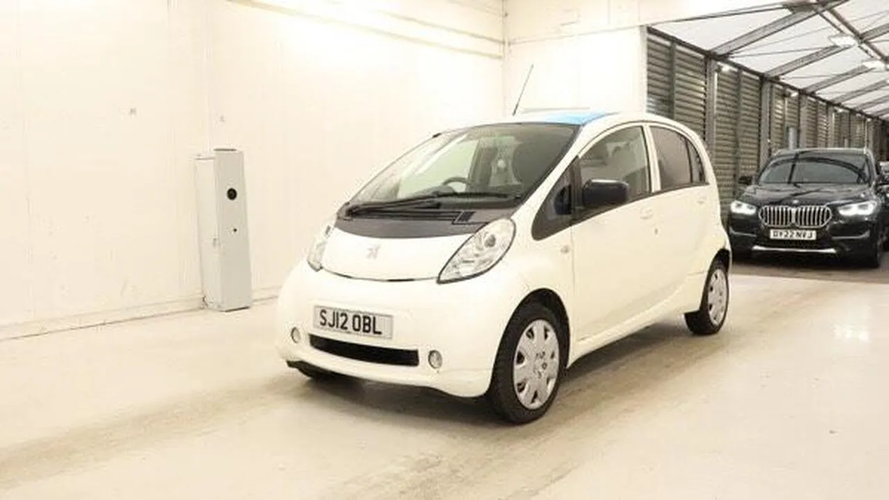 Peugeot Ion 2012 photo 2