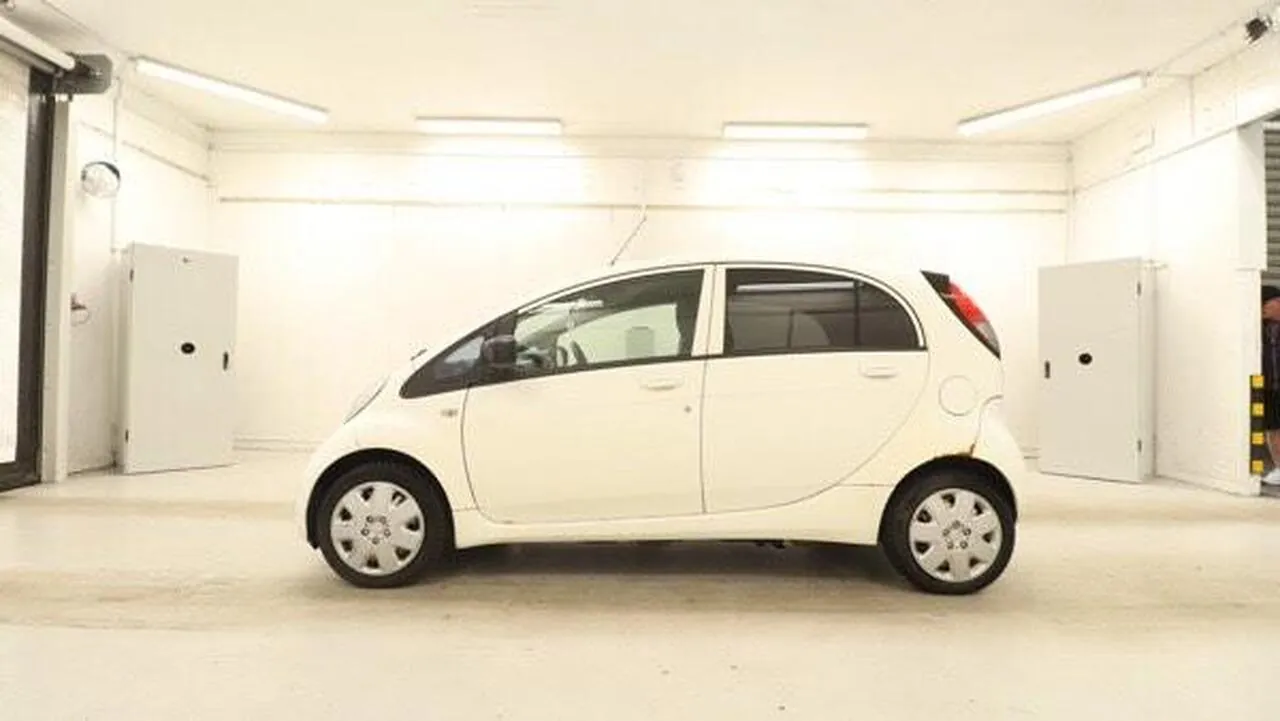 Peugeot Ion 2012 photo 4