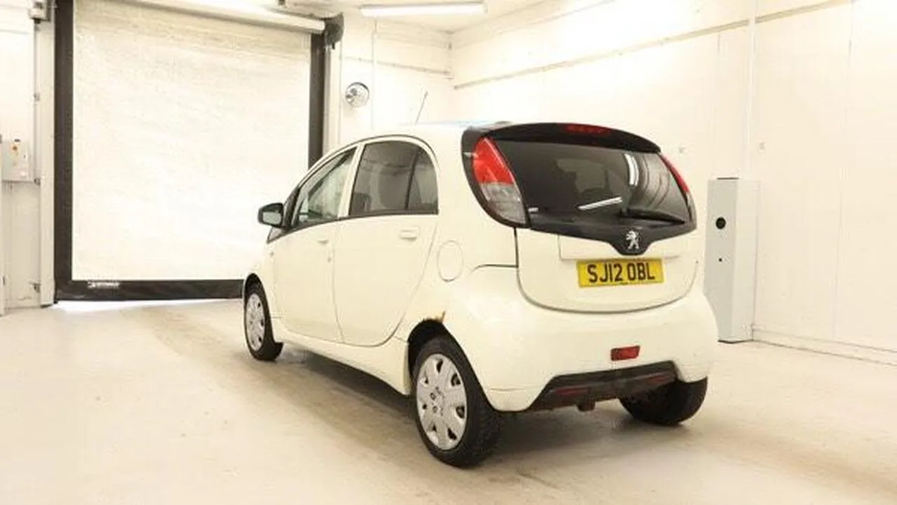 Peugeot Ion 2012 photo 3