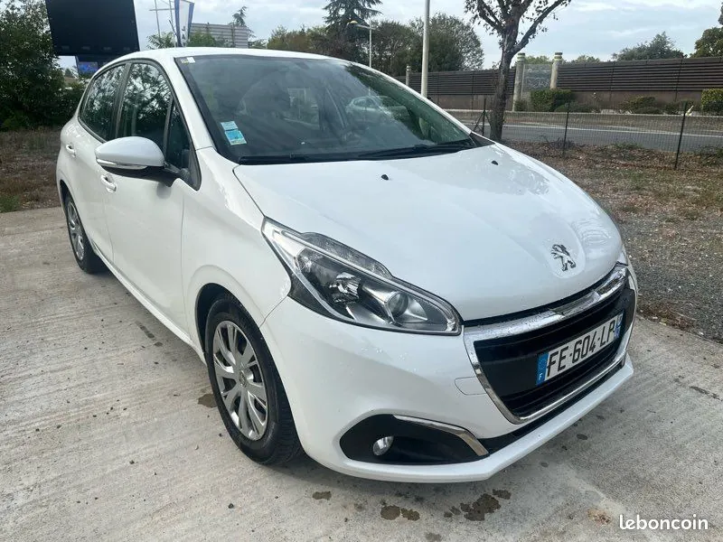 Peugeot 208 2019 photo 2