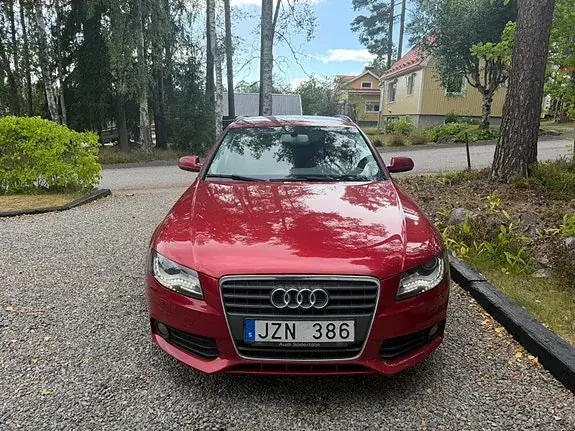 Audi A4 2010 photo 2