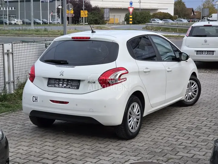 Peugeot 208 2015 photo 4