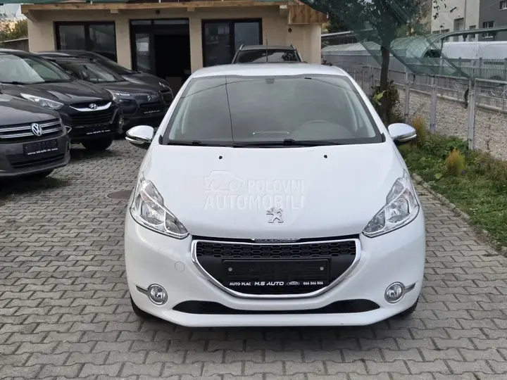 Peugeot 208 2015 photo 5
