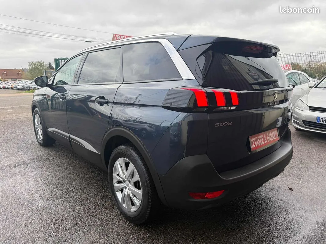 Peugeot 5008 2018 photo 2