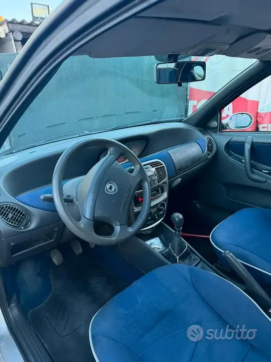 Lancia Ypsilon 2003 photo 4