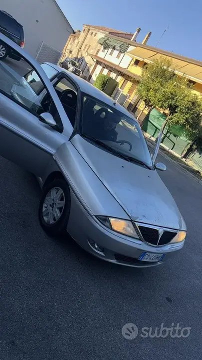 Lancia Ypsilon