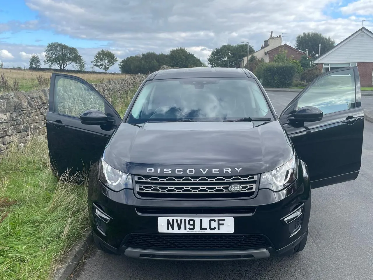 Land Rover Discovery Sport 2019 photo 2