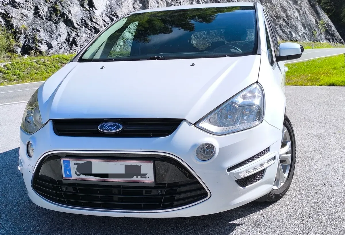 Ford S-Max 2011 photo 2