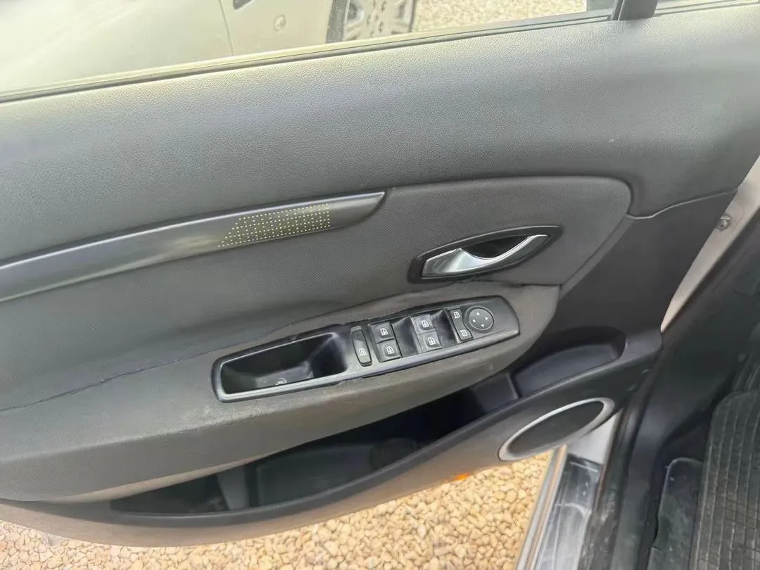 Renault Scenic 2010 photo 4