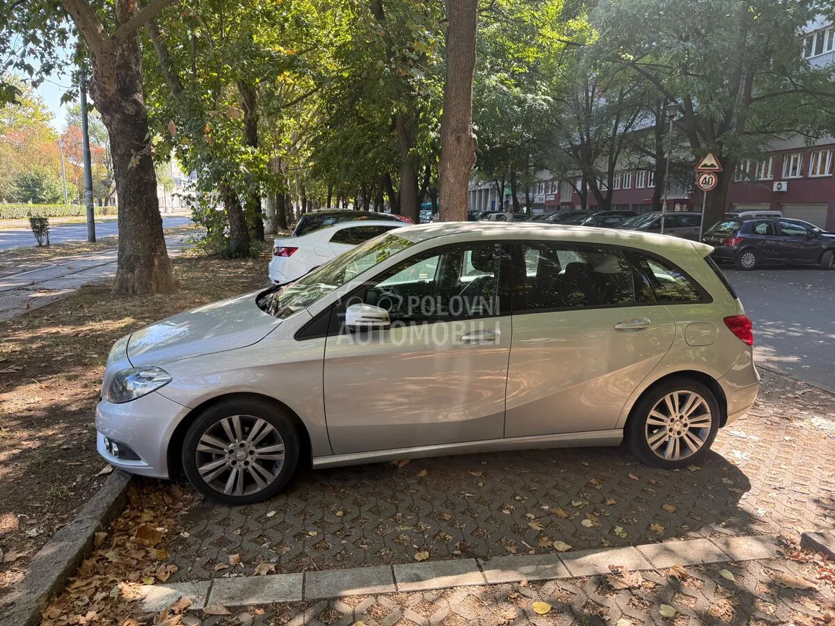 Mercedes-Benz B 160 2014 photo 3
