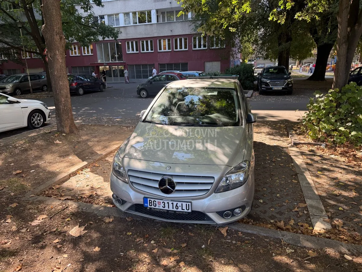 Mercedes-Benz B 160 2014 photo 2