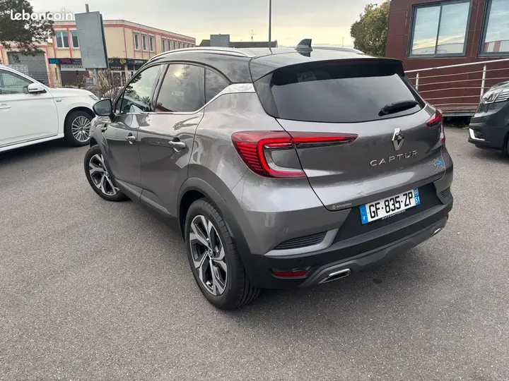 Renault Captur 2022 photo 2