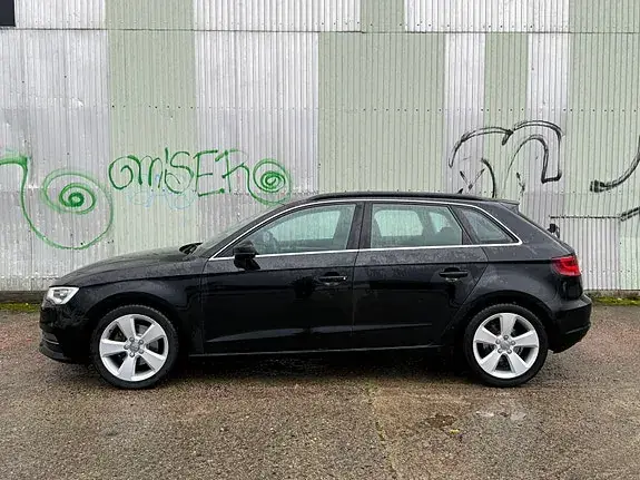 Audi A3 2015 photo 2
