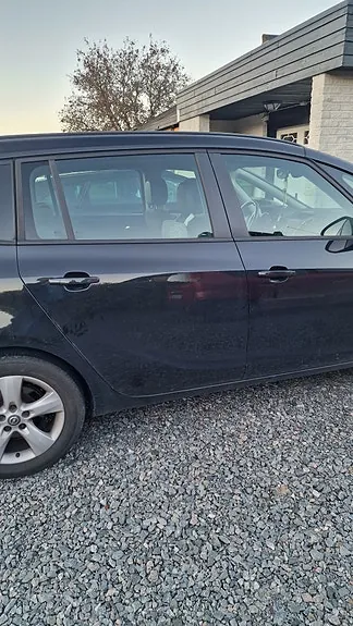 Opel Zafira Tourer 2014 photo 2