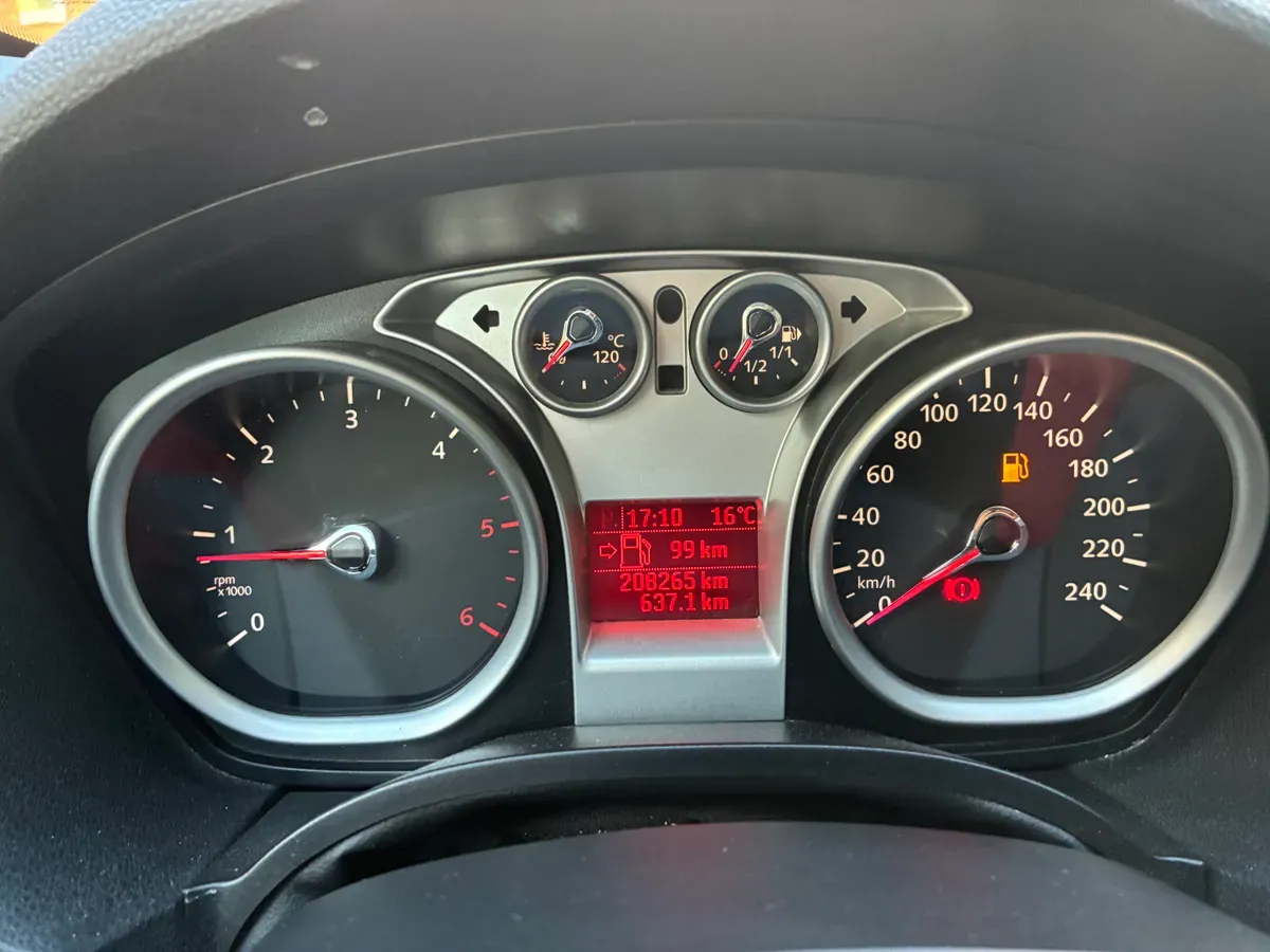 Ford Kuga 2010 photo 2