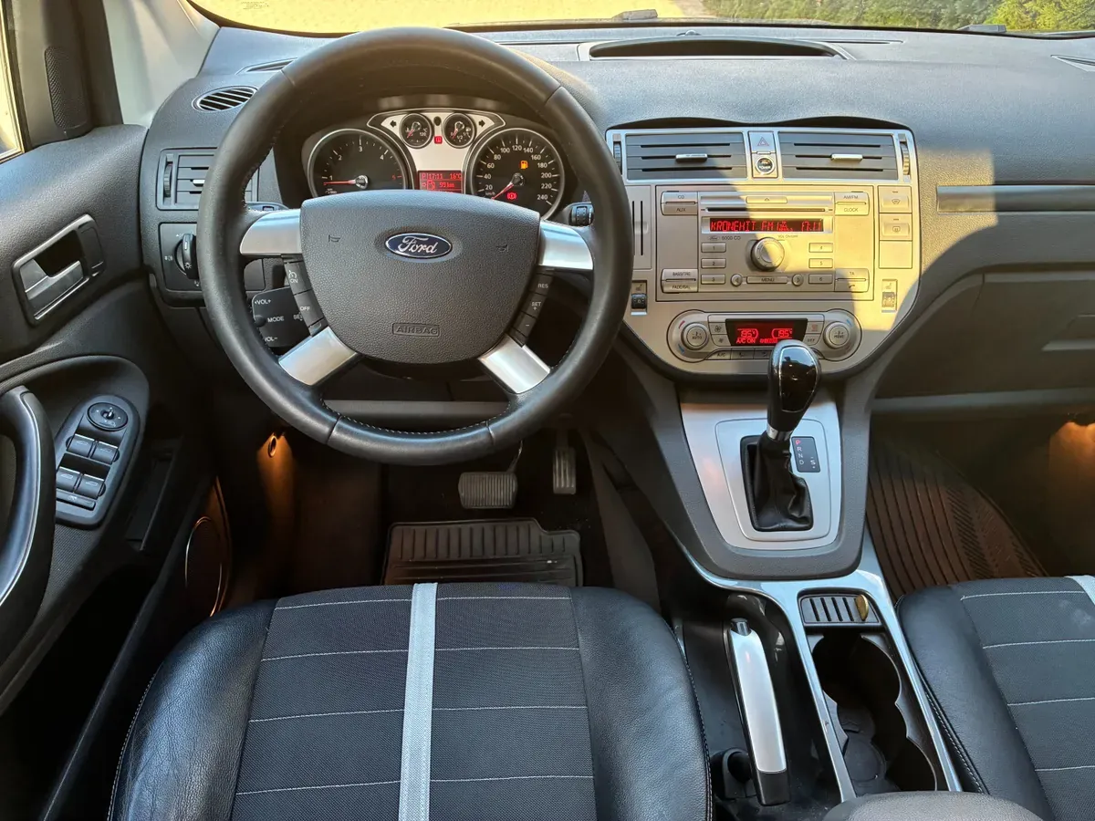 Ford Kuga 2010 photo 3