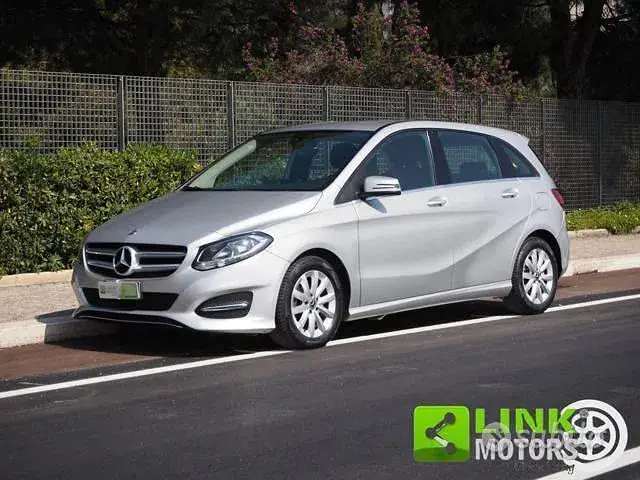 Mercedes-Benz B 180