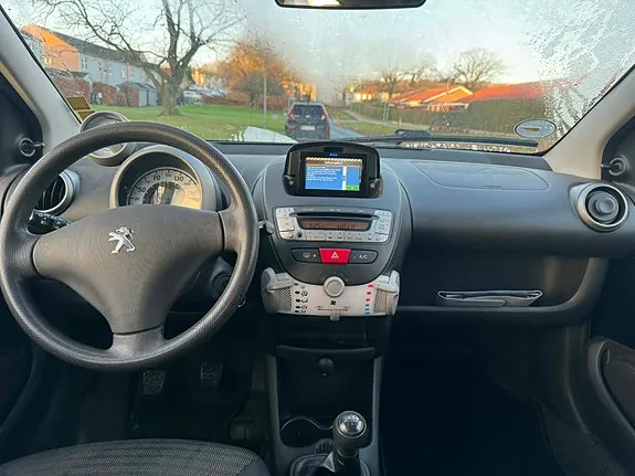 Peugeot 107 2013 photo 5