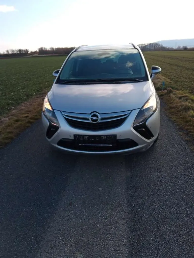 Opel Zafira 2013 photo 2