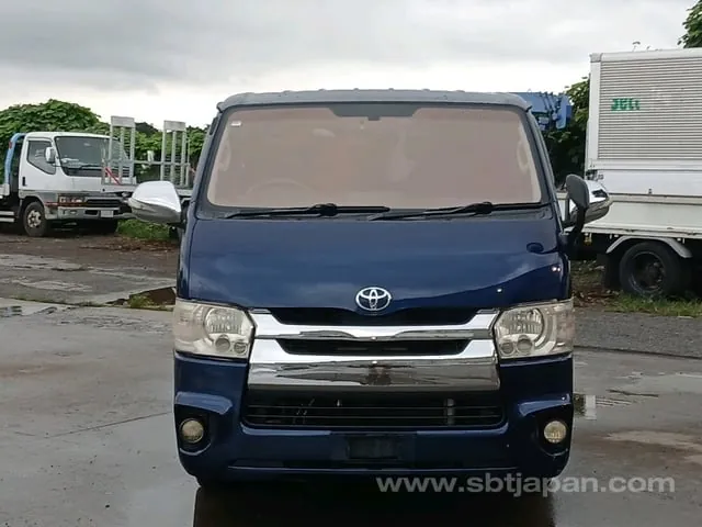 Toyota Regussace Van 2006 photo 2