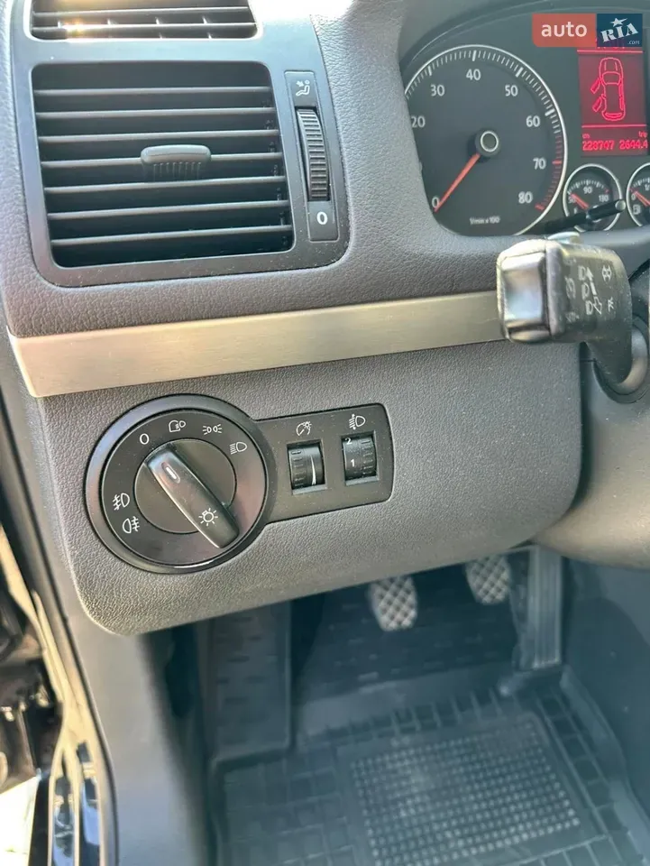 Volkswagen Touran 2007 photo 2