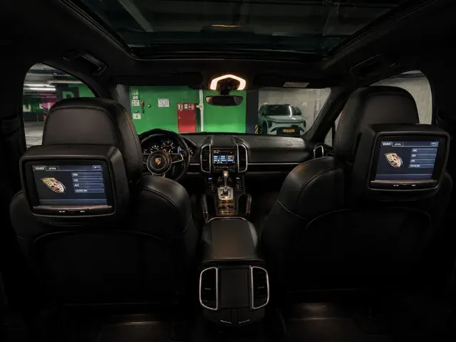 Porsche Cayenne 2015 photo 2