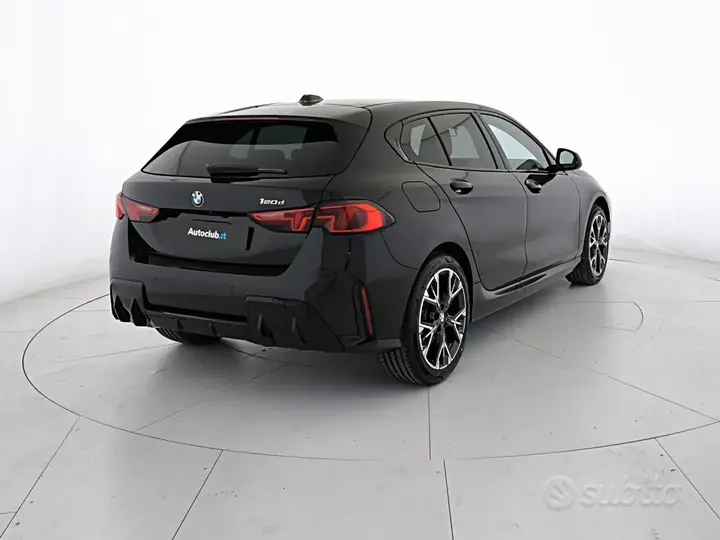 BMW 1 Series 2026 photo 2