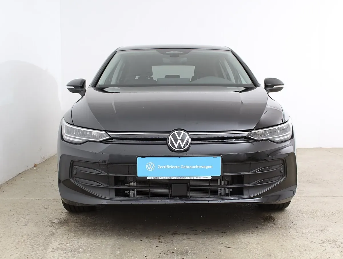 Volkswagen Golf 2026 photo 2