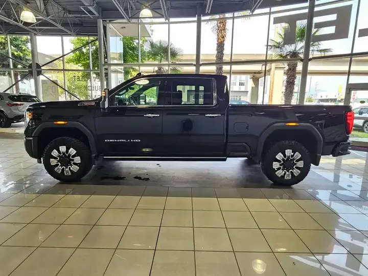 GMC Sierra 3500Hd 2025 photo 4