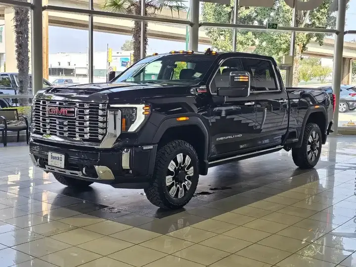 GMC Sierra 3500Hd 2025 photo 3