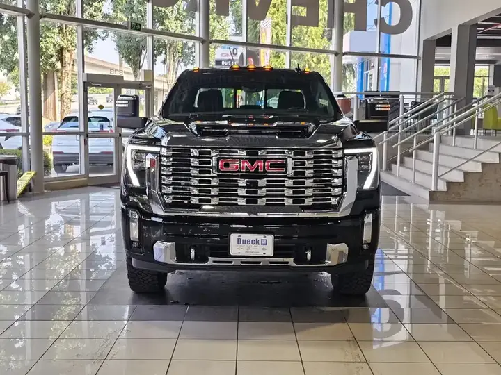GMC Sierra 3500Hd 2025 photo 2