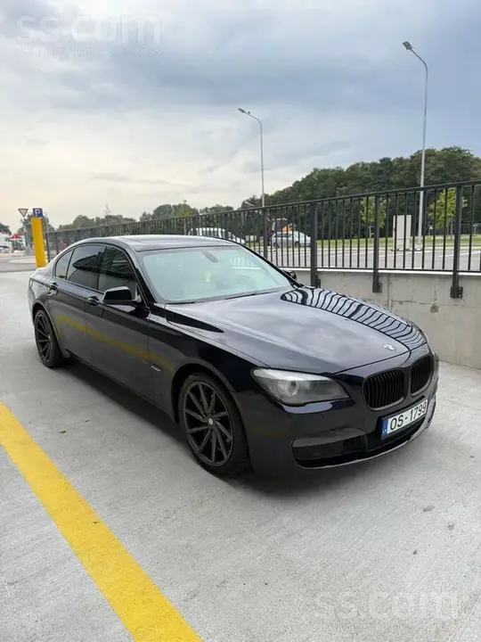 BMW 3 Series 2011 photo 3
