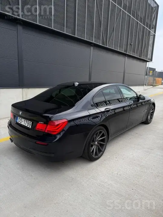 BMW 3 Series 2011 photo 5