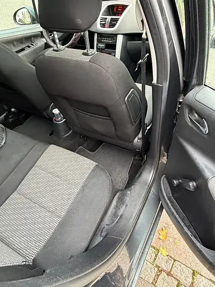 Peugeot 207 2009 photo 4