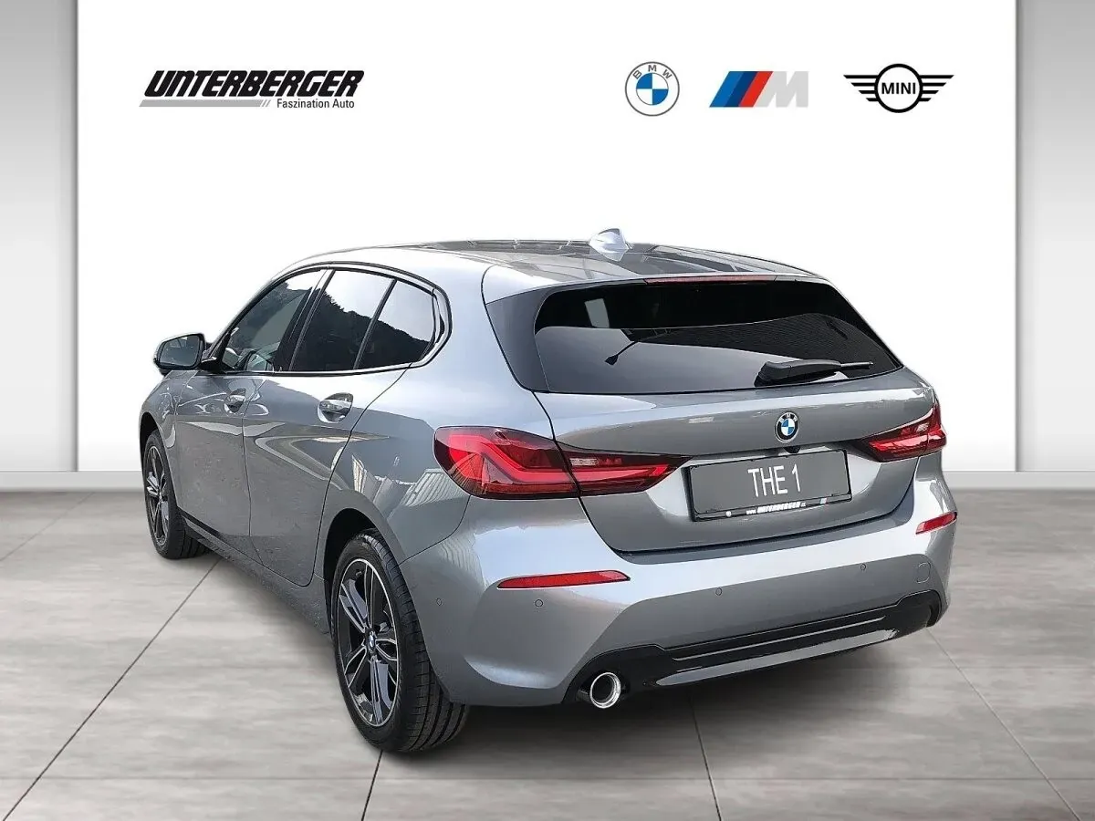 BMW 1 Series 2025 photo 2