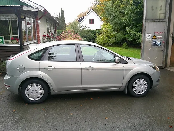 Ford Focus 2009 photo 2