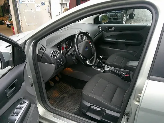 Ford Focus 2009 photo 3